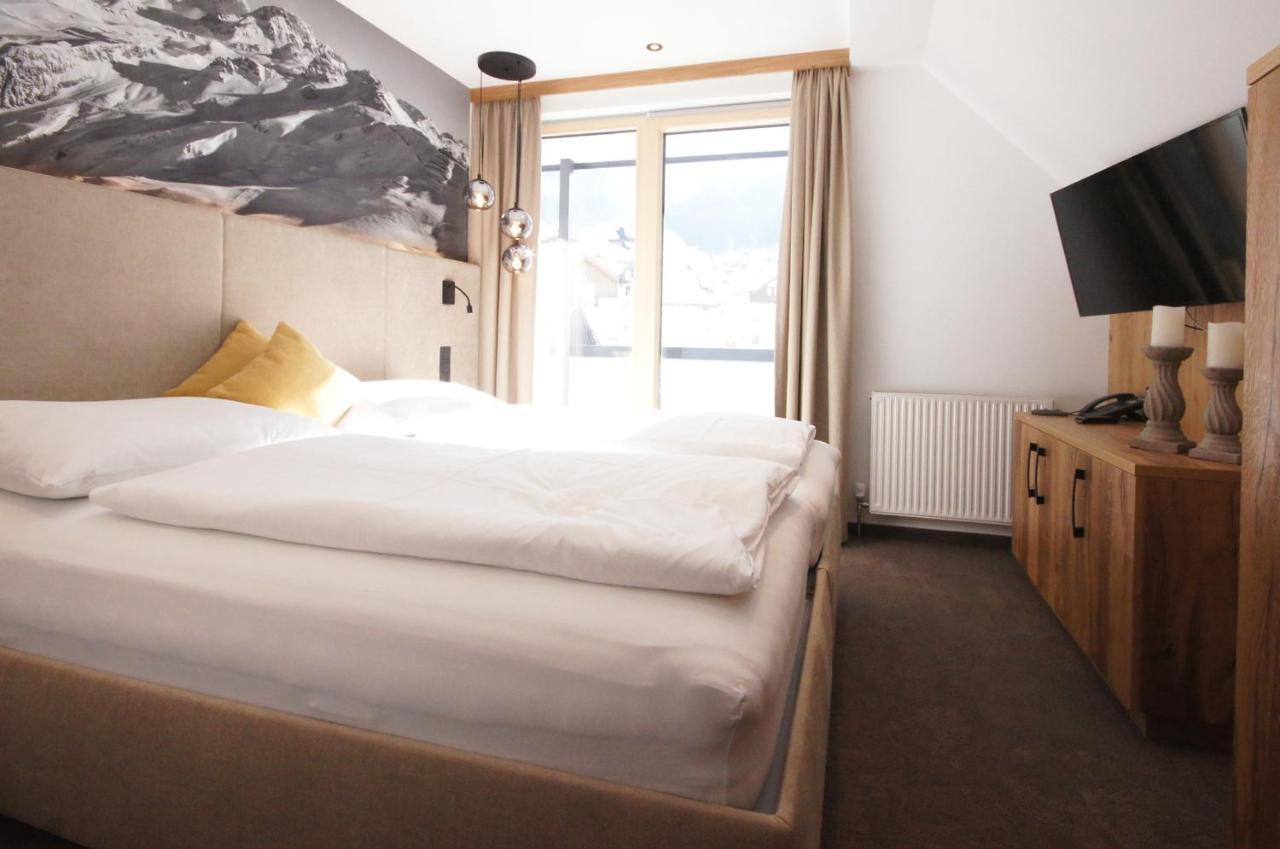 Hotel Germania イシュグル エクステリア 写真