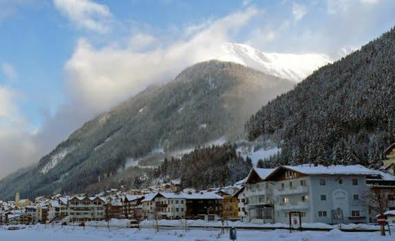 Hotel Germania イシュグル エクステリア 写真