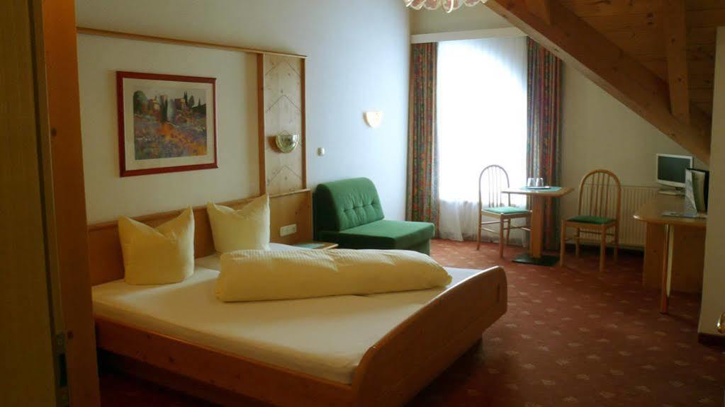 Hotel Germania イシュグル エクステリア 写真