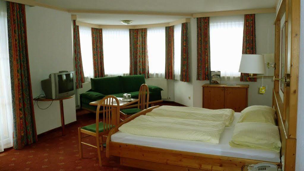 Hotel Germania イシュグル エクステリア 写真