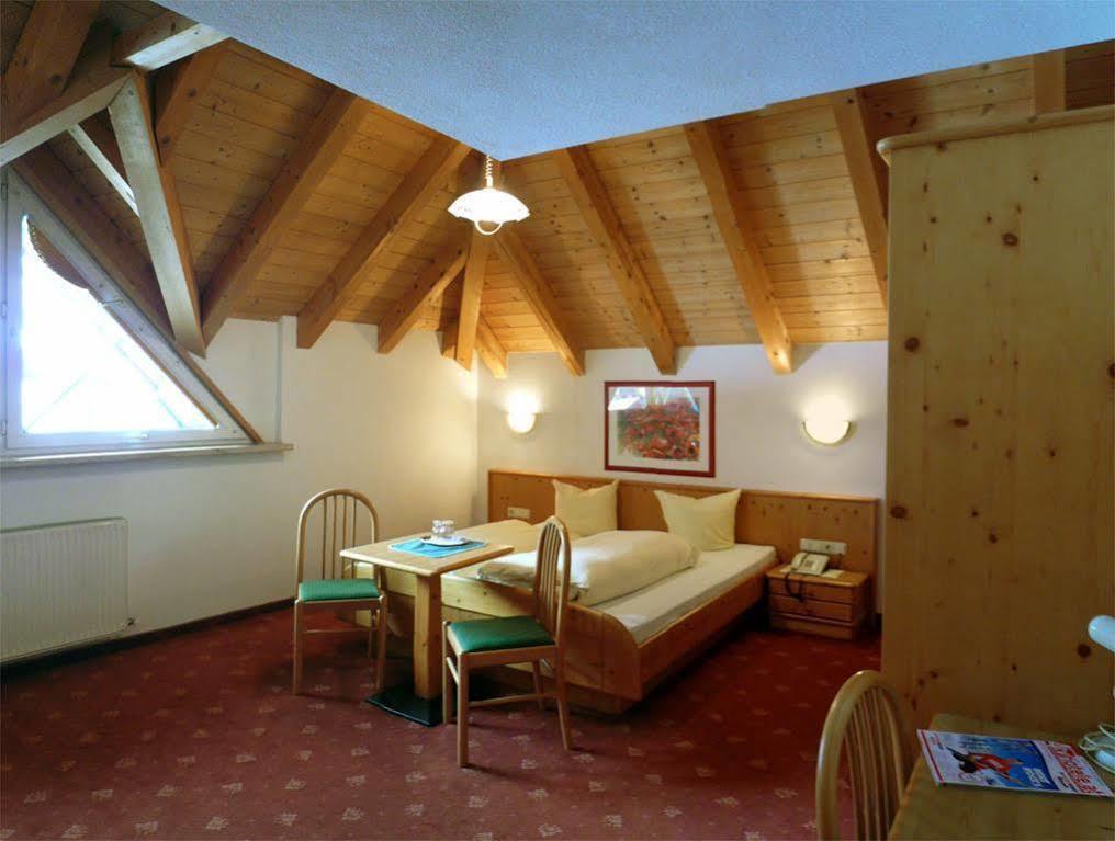 Hotel Germania イシュグル エクステリア 写真