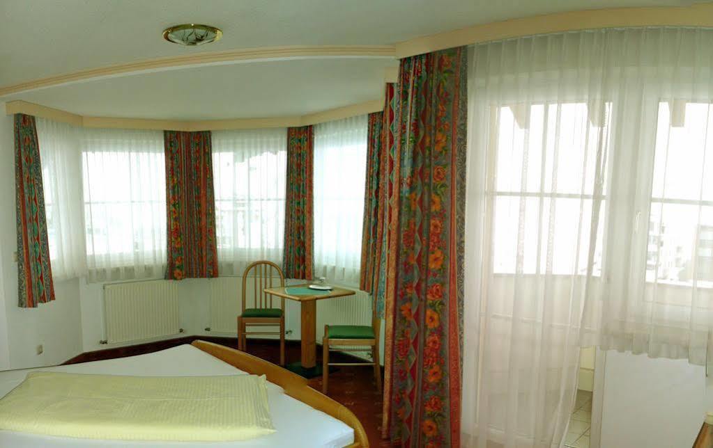 Hotel Germania イシュグル エクステリア 写真